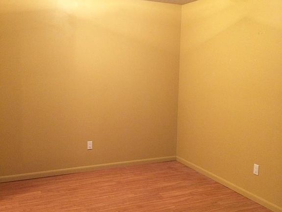 3rd image of 285 Ivy Hill Ln