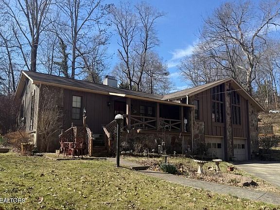 2nd image of 403 Delaware Ave