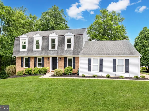 8308 Forestree Ct, Vienna, VA 22182