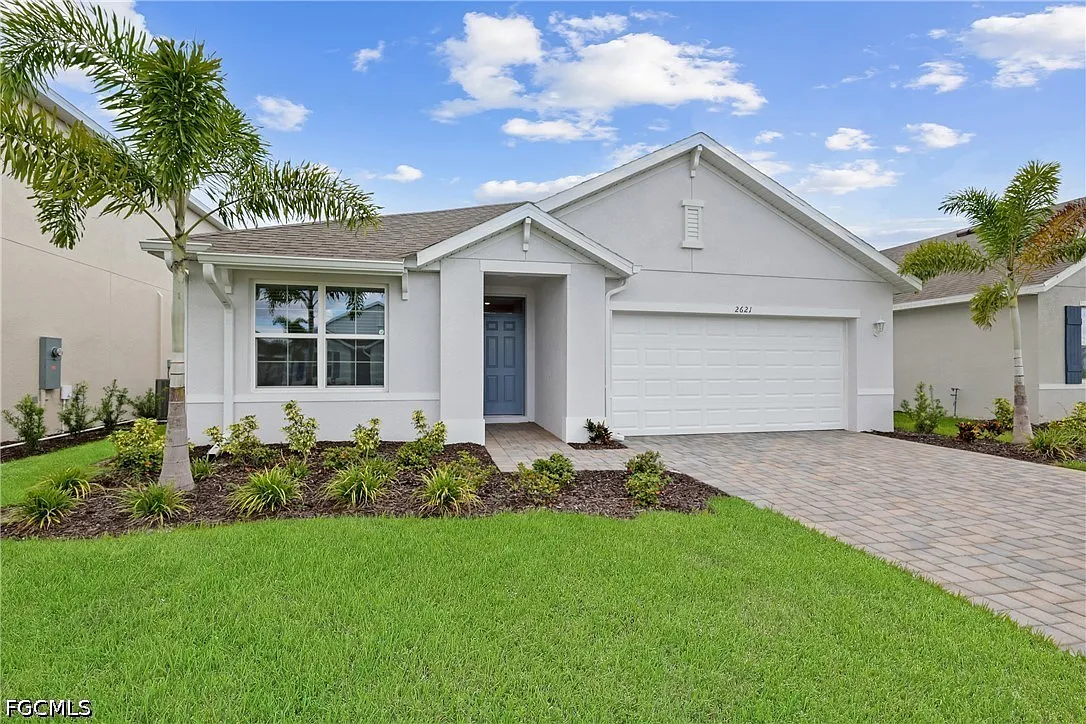 3 bed, 2.0 bath, 1627 sqft, $1,900 — Photo 2