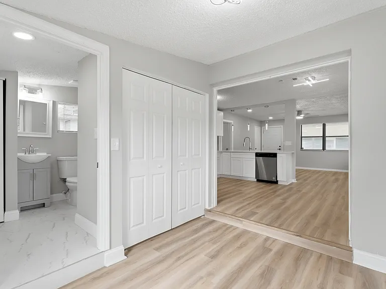 6766 London Bridge Ln — Photo 8
