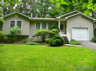 35 S Rabbit Ln, Hendersonville, NC 28739