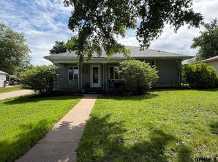 537 N 10th St, Geneva, NE 68361
