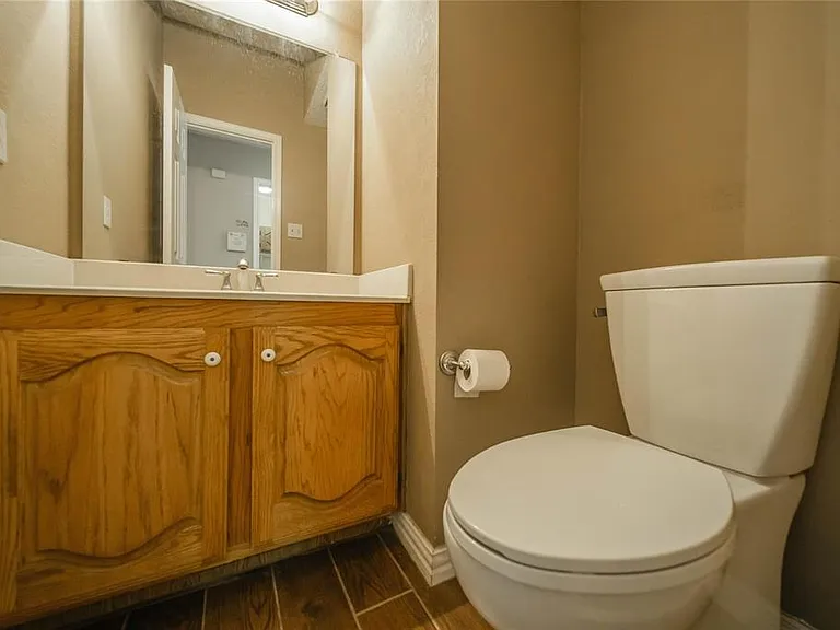 1804 Chattham Ct — Photo 33