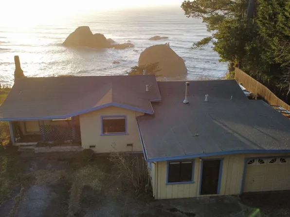 654 Seaside Ln, Trinidad, CA 95570