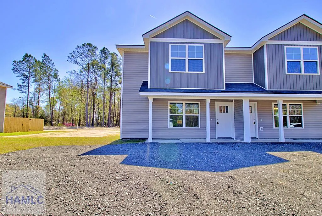 3 bed, 2.5 bath, 1452 sqft, $1,750 — Photo 1