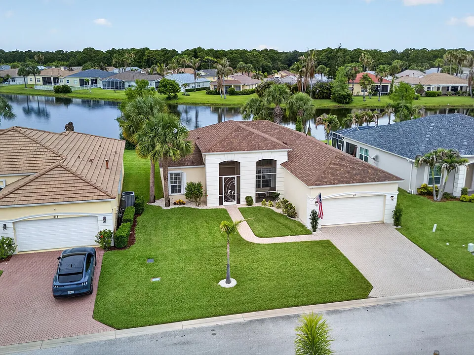 512 SW Lake Manatee Way