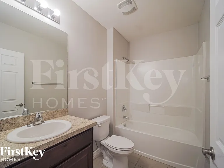 217 SE 27th St — Photo 17