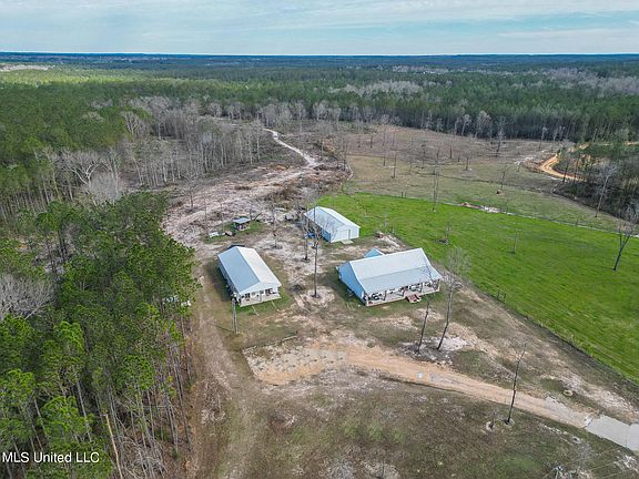 5th image of 16 Three Ponds Dr