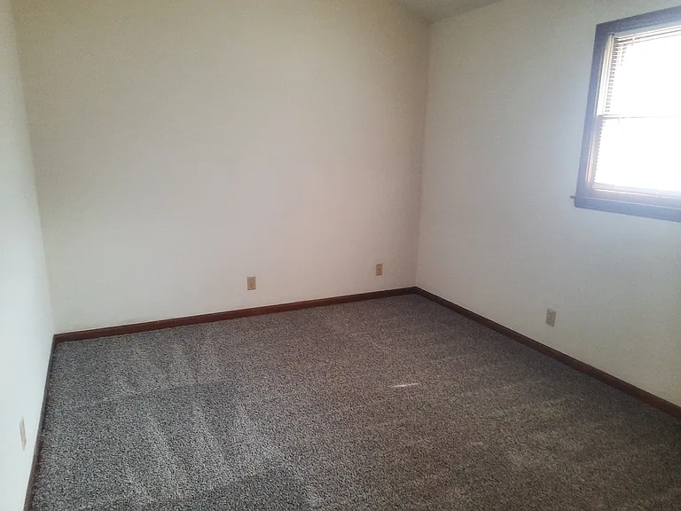 621 W 4th St #3 — Photo 9