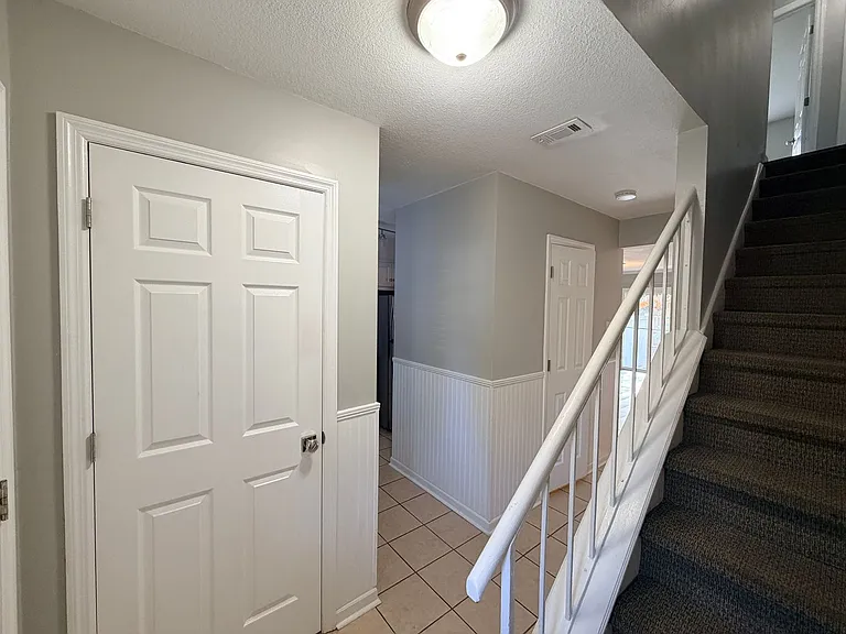 Center Town Condominiums — Photo 43