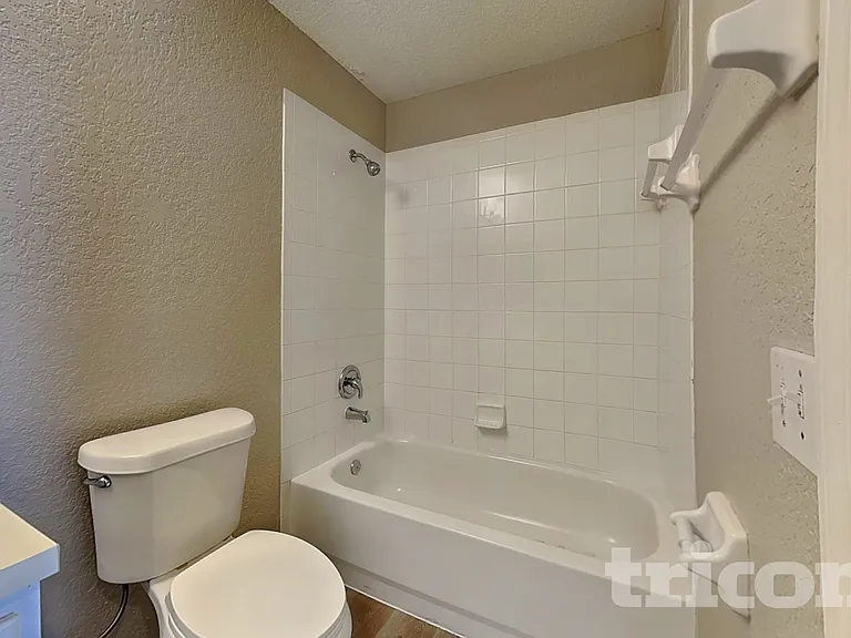 1124 Vinetree Dr — Photo 17