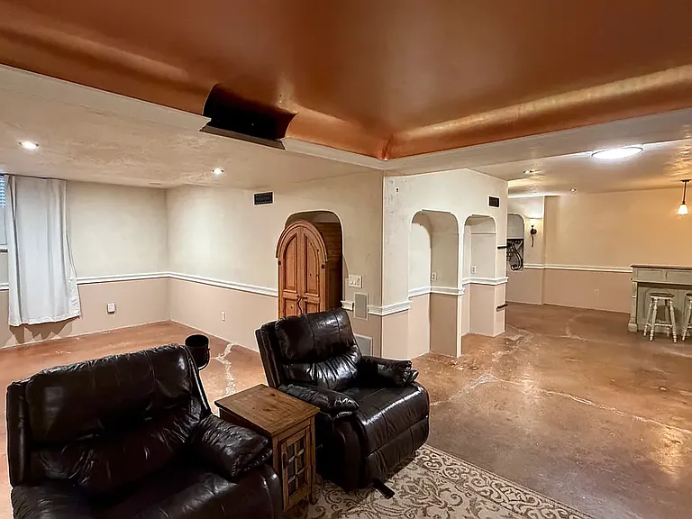 725 Laine St — Photo 12