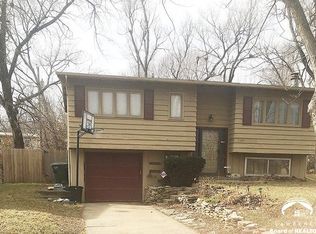 3407 SW Lakeside Dr, Topeka, KS 66614