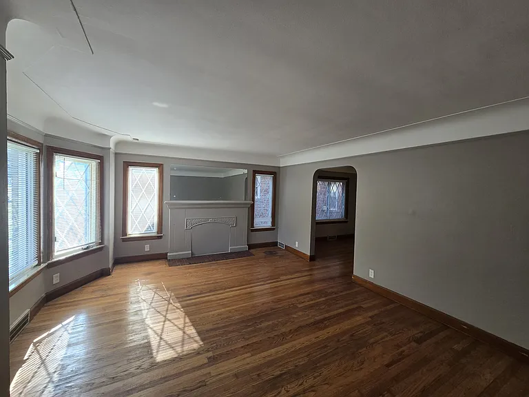 9657 E Outer Dr #1 — Photo 3