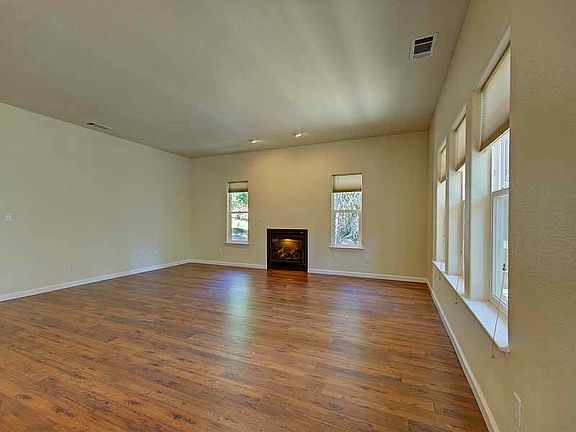 5th image of 5014 Rollingwood Dr