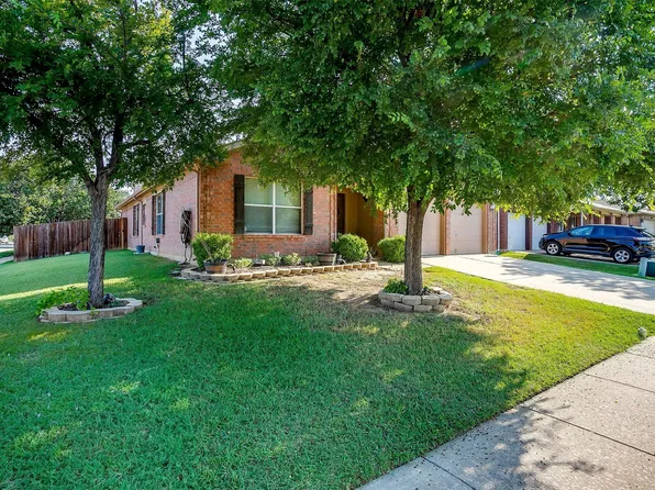 1801 Crested Butte Dr, Fort Worth, TX 76131
