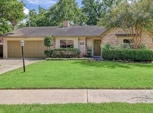 6931 Pine Grove Dr, Houston, TX 77092