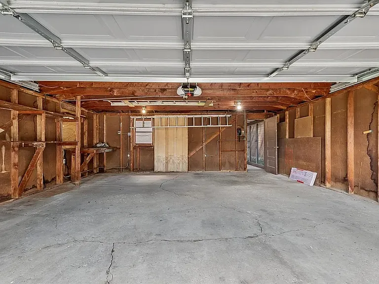 5832 Capulina Ave — Photo 22