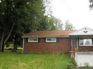 1055 Apple St, Freedom, PA 15042