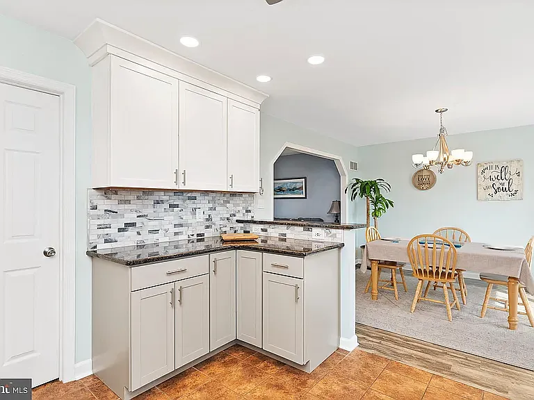 27 Lenox Ct — Photo 13