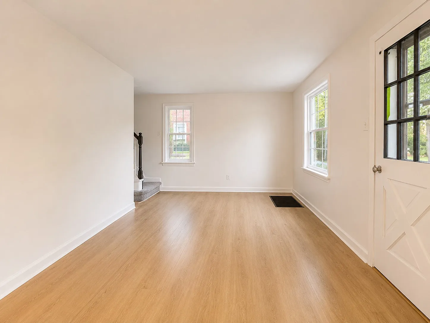 3 bed, 1025 sqft, $2,500 — Photo 2