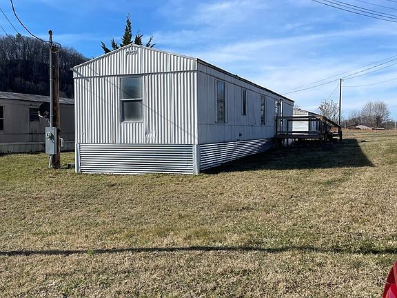 3rd image of 15586 Bishop Rd