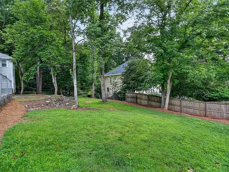1220 Roxboro Dr NE — Photo 18