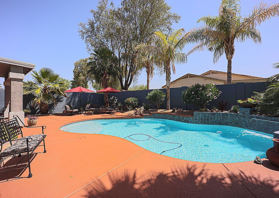1st image of 221 E Rock Wren Dr