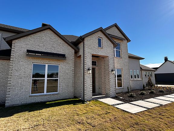 3rd image of 3050 Glen Oaks Dr
