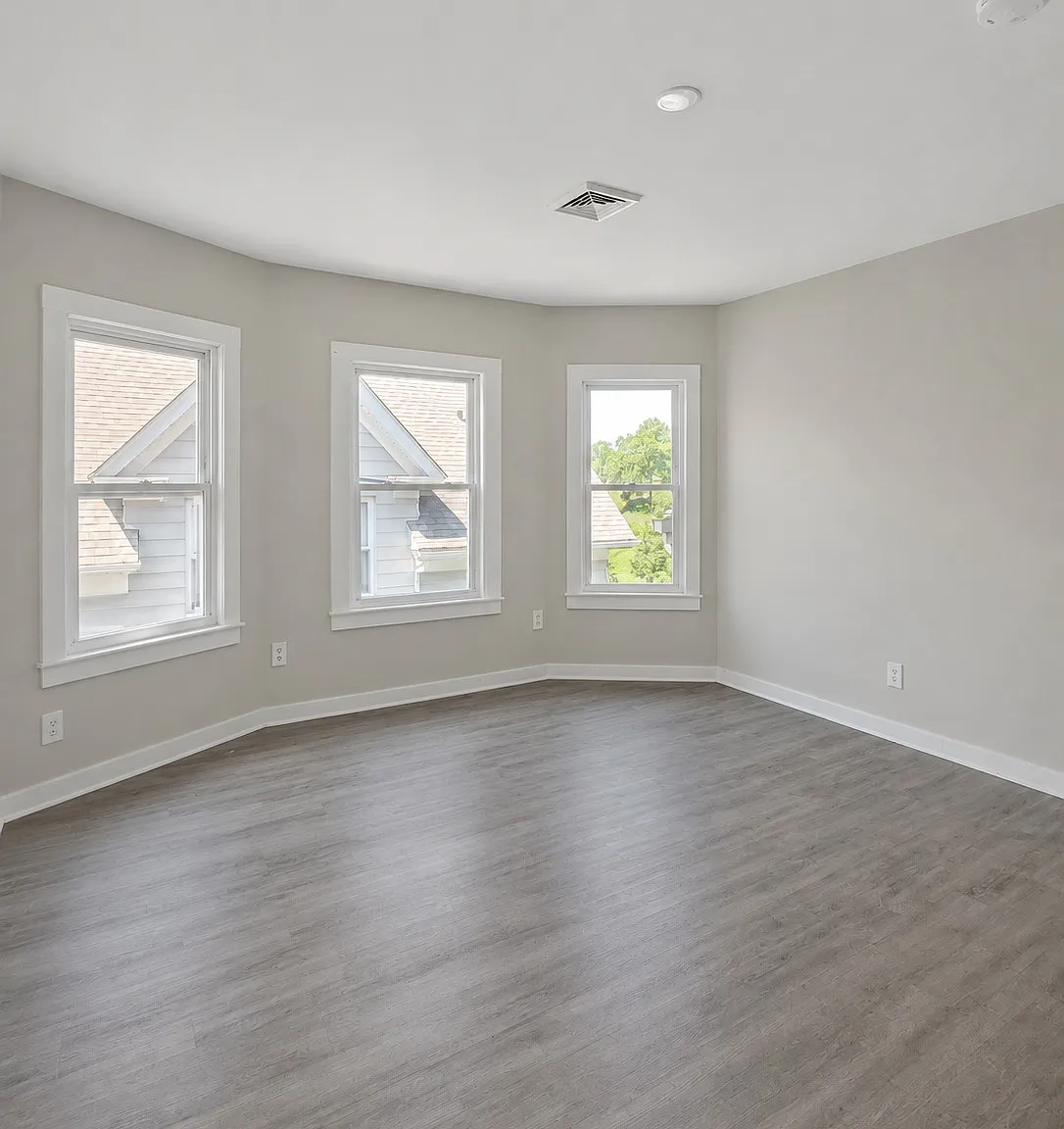 3 bed, 1.0 bath, 1300 sqft, $1,900 — Photo 1