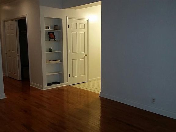 2nd image of 5389 Pershing Ave APT A