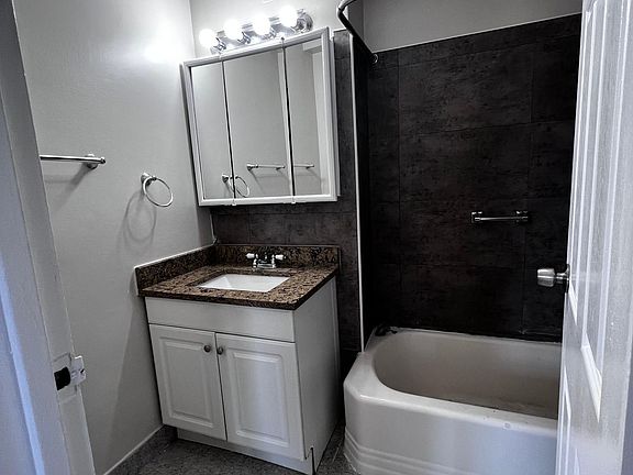 2nd image of 2035 W Granville Ave APT 402