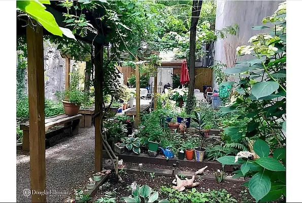 Rented by Douglas Elliman | media 29