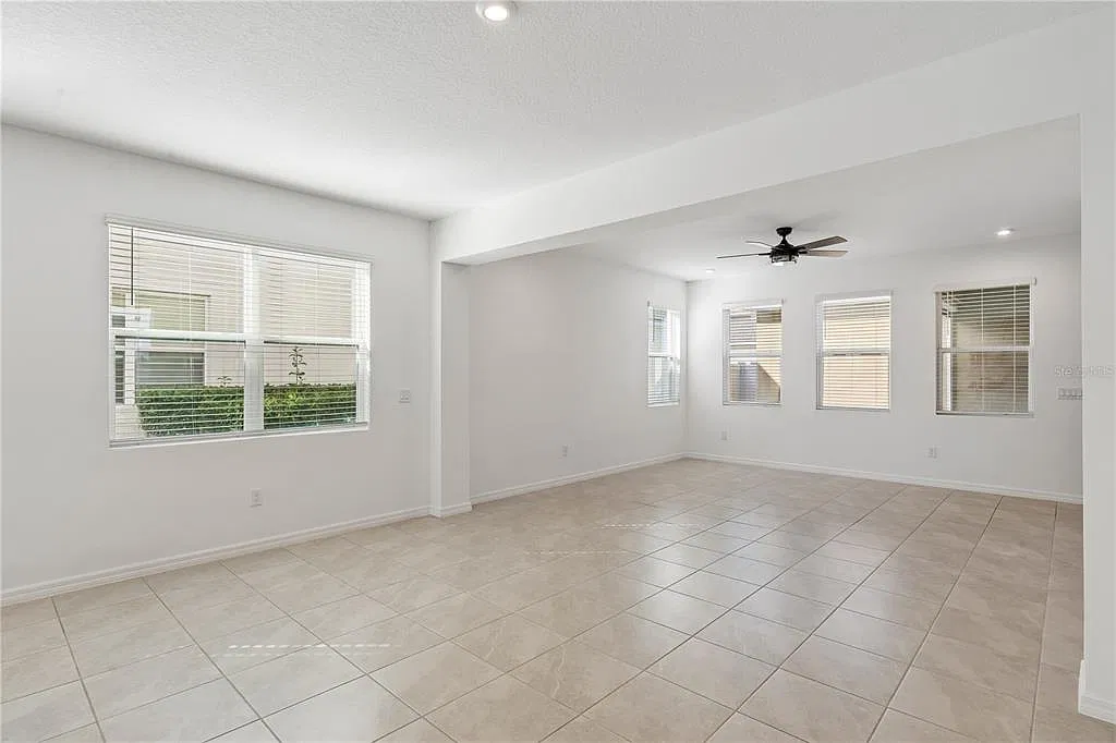 3 bed, 2.5 bath, 2070 sqft, $2,800 — Photo 2
