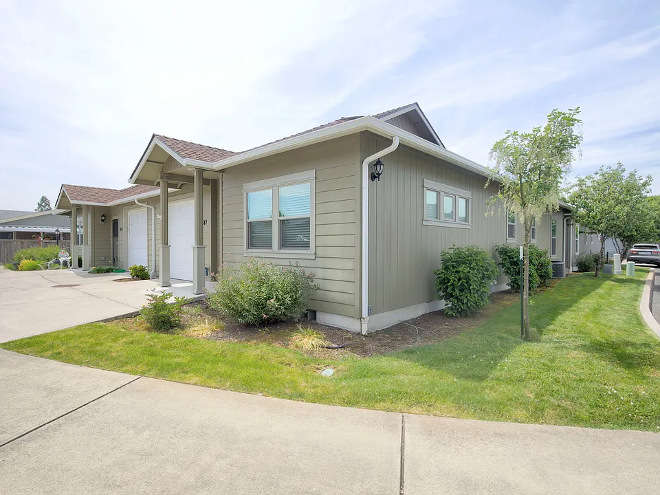 741 SW Kinsington Ct