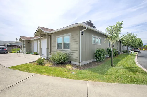 741 SW Kinsington Ct Photo 1