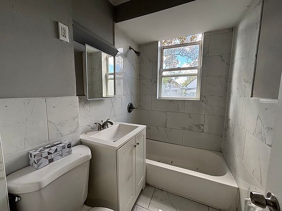 5th image of 524 E Jersey St APT 2L