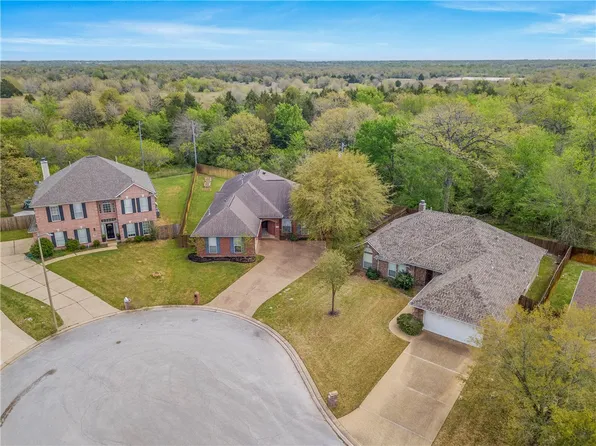 6208 Cromwell Ct, Bryan, TX 77802