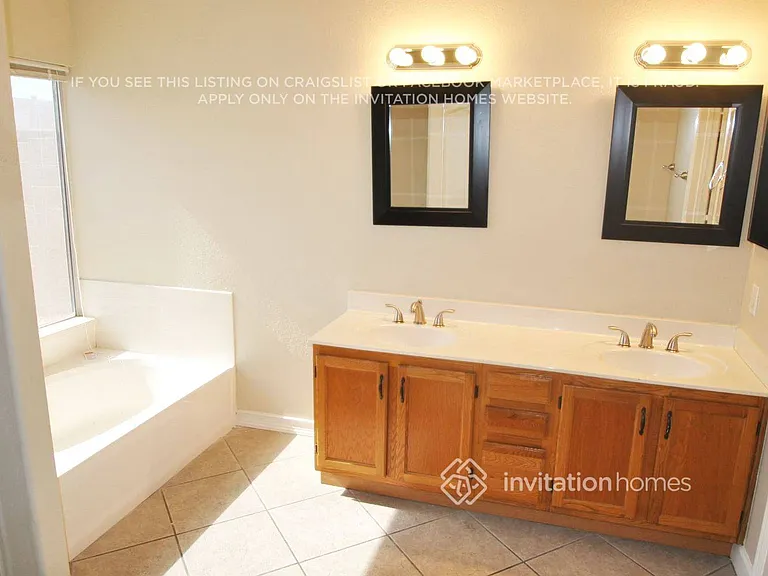 7923 W Laurel Ln — Photo 9