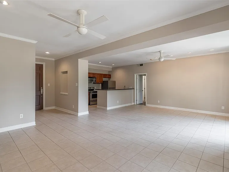 4515 Briar Hollow Pl #304 — Photo 8