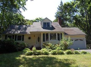 40 Ridgeway Ave, Setauket, NY 11733