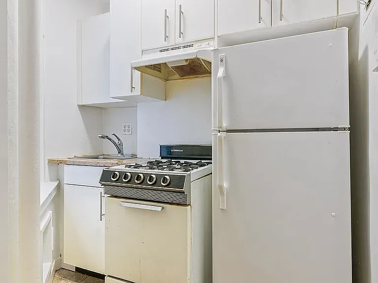 301 E 21st St #4K — Photo 3