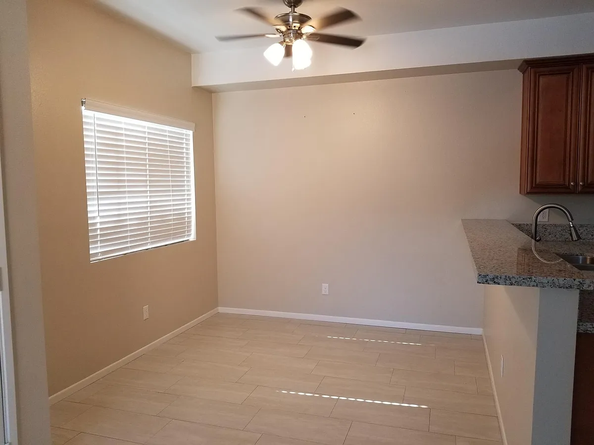 Building Photo - 8471 Laurel Ave #401
