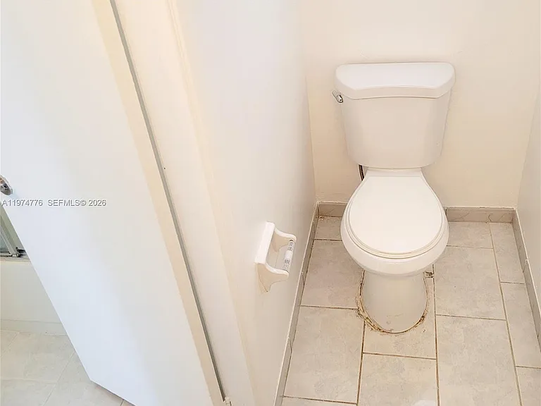 1700 NE 191st St #402 — Photo 16