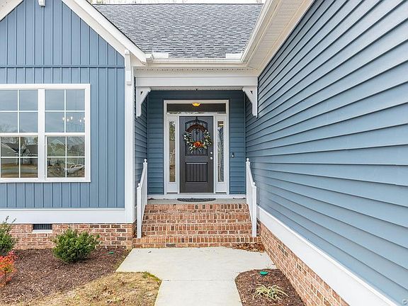 3rd image of 5409 Great Oaks Cir