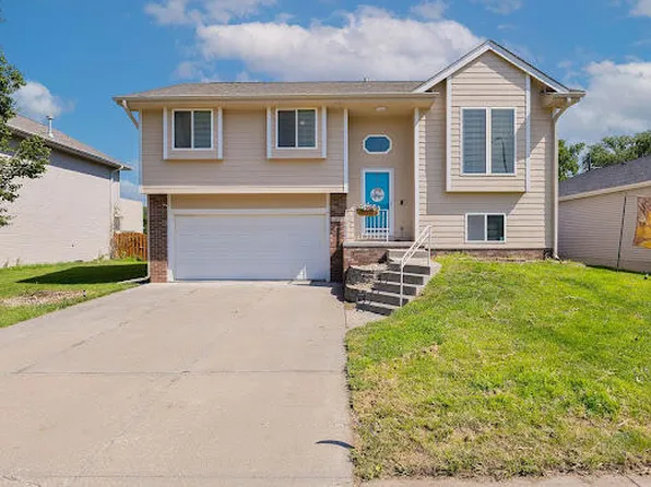 1214 Willow Dr, Carter Lake, IA 51510