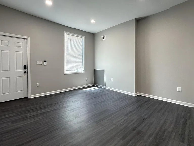 2307 N Cleveland St — Photo 16