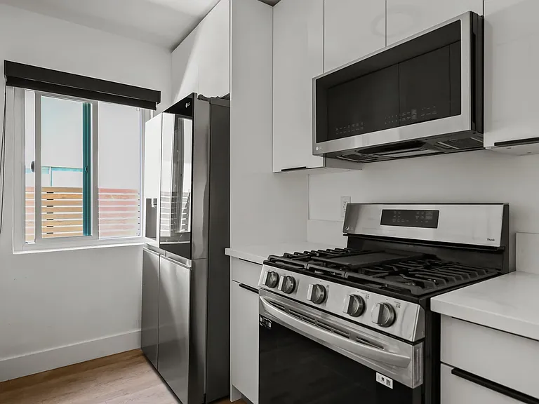 2034 S Garth Avenue Apartments — Photo 43
