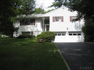 2 Lakeville Dr, Ossining, NY 10562